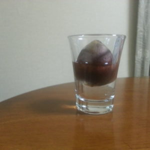 アボカドの種を水につける